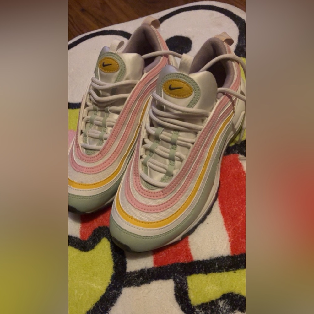Nike airmaxes
